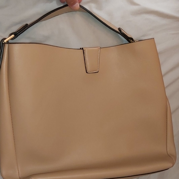 Faux leather flower embroidered handbag - Picture 3 of 6